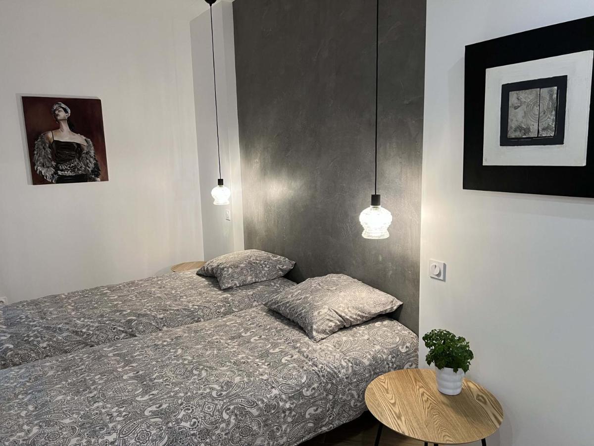 Bel Appartement Au Centre Du Vieux Joigny Exterior foto
