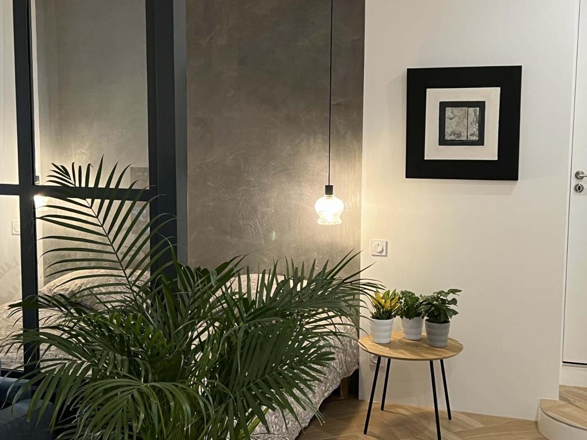 Bel Appartement Au Centre Du Vieux Joigny Exterior foto